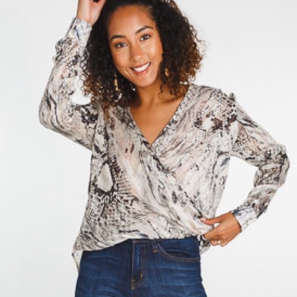 M & Co Sheer High Low Top Sheath Snake Blouse SZ Large NEW - Picture 5 of 14